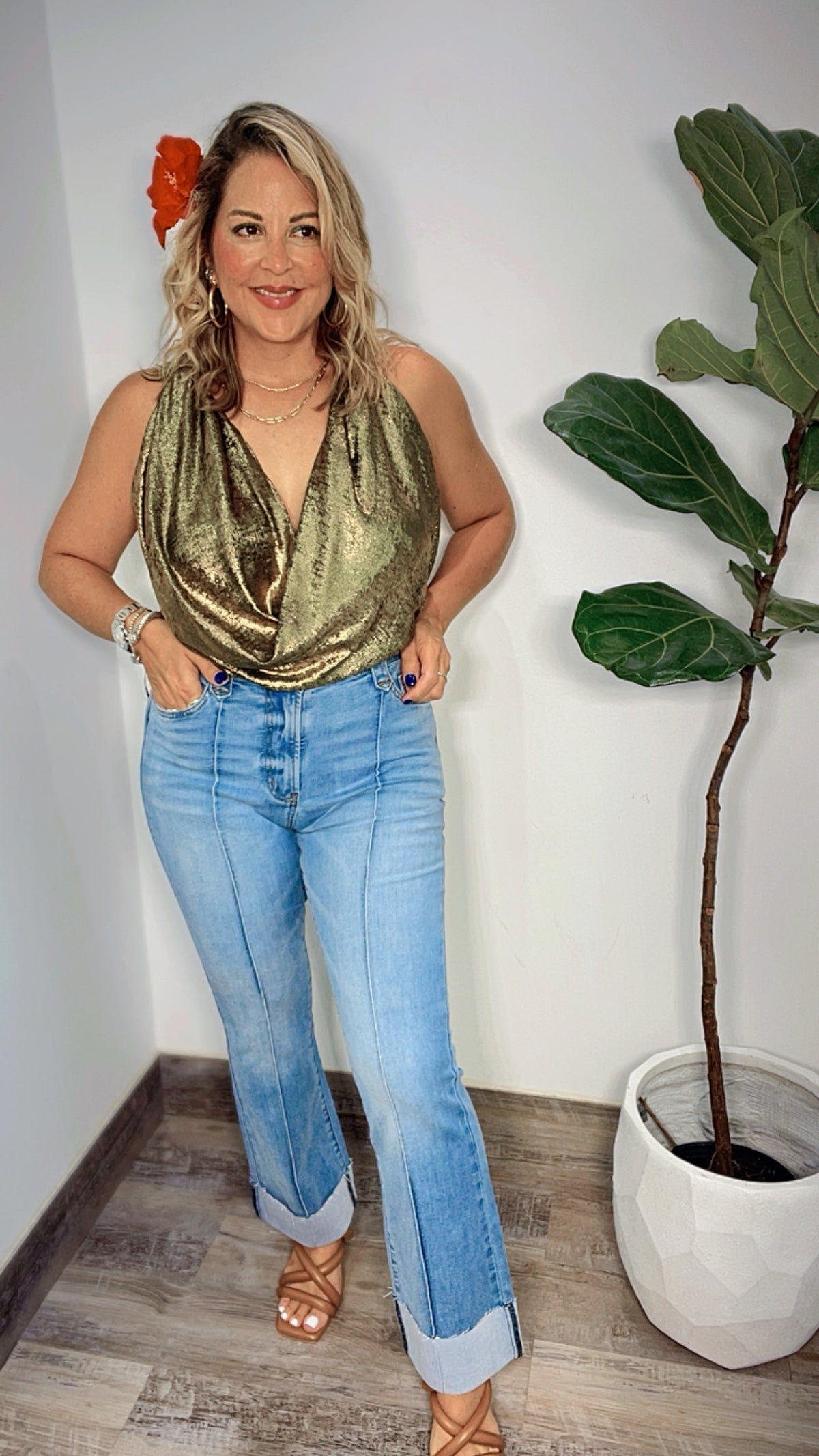 Vibrant Straight Med Wash Cuff Jeans