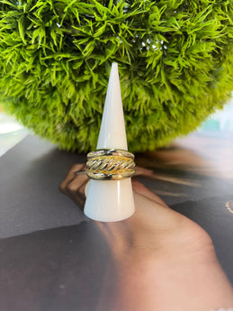 Patricia Line Twist Gold Ring