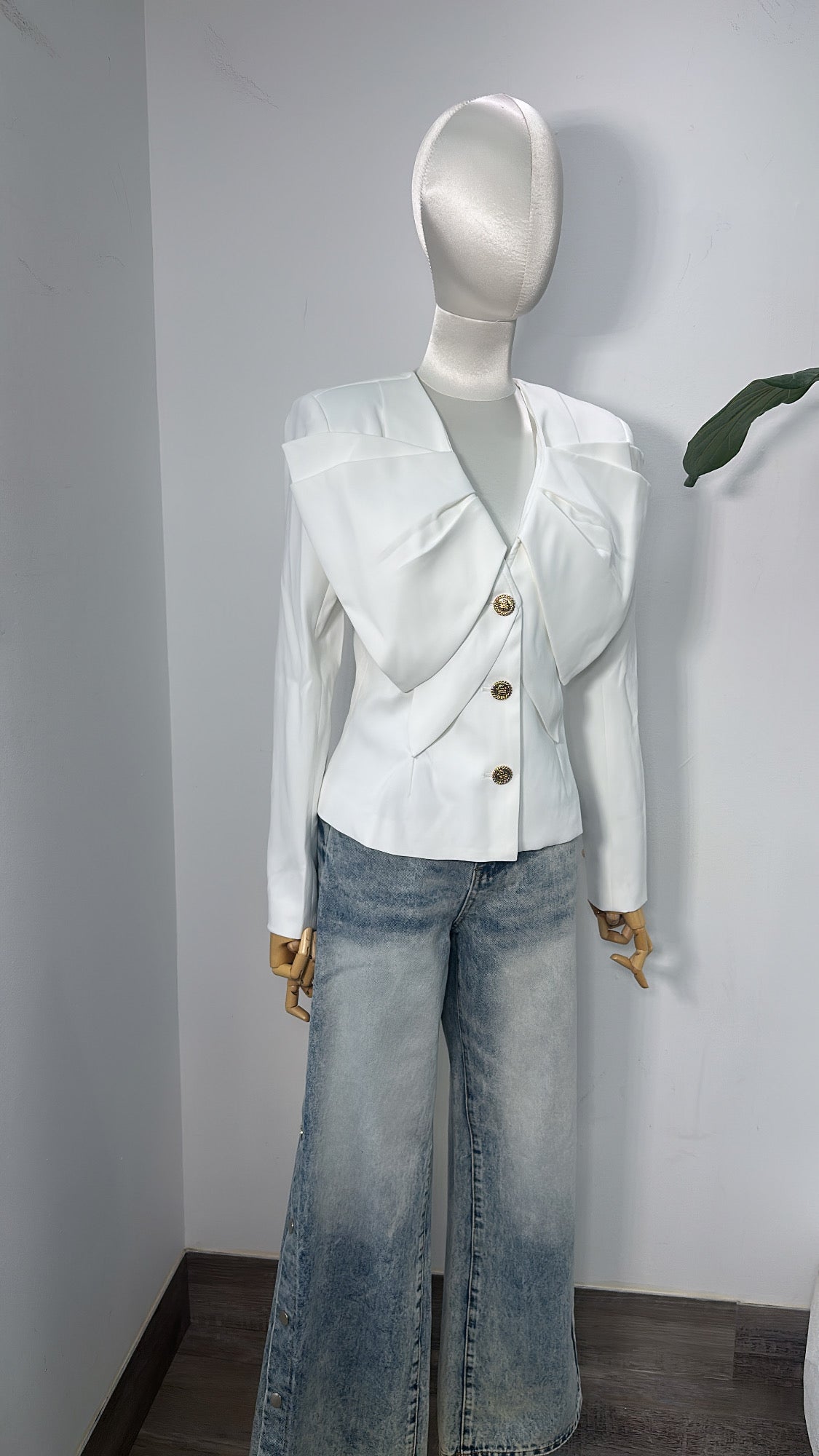 Gracia Chic White Top
