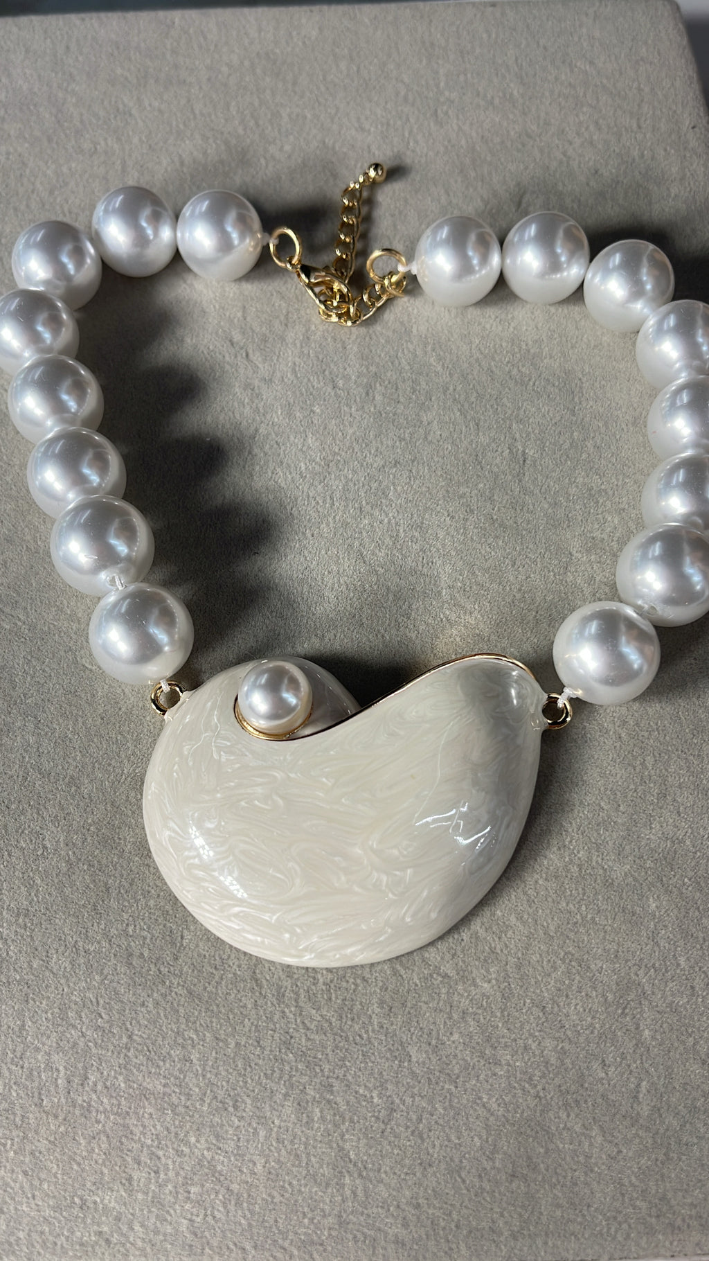 Pearl Shail Necklace