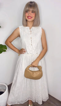 Fabiola Eyelet Set